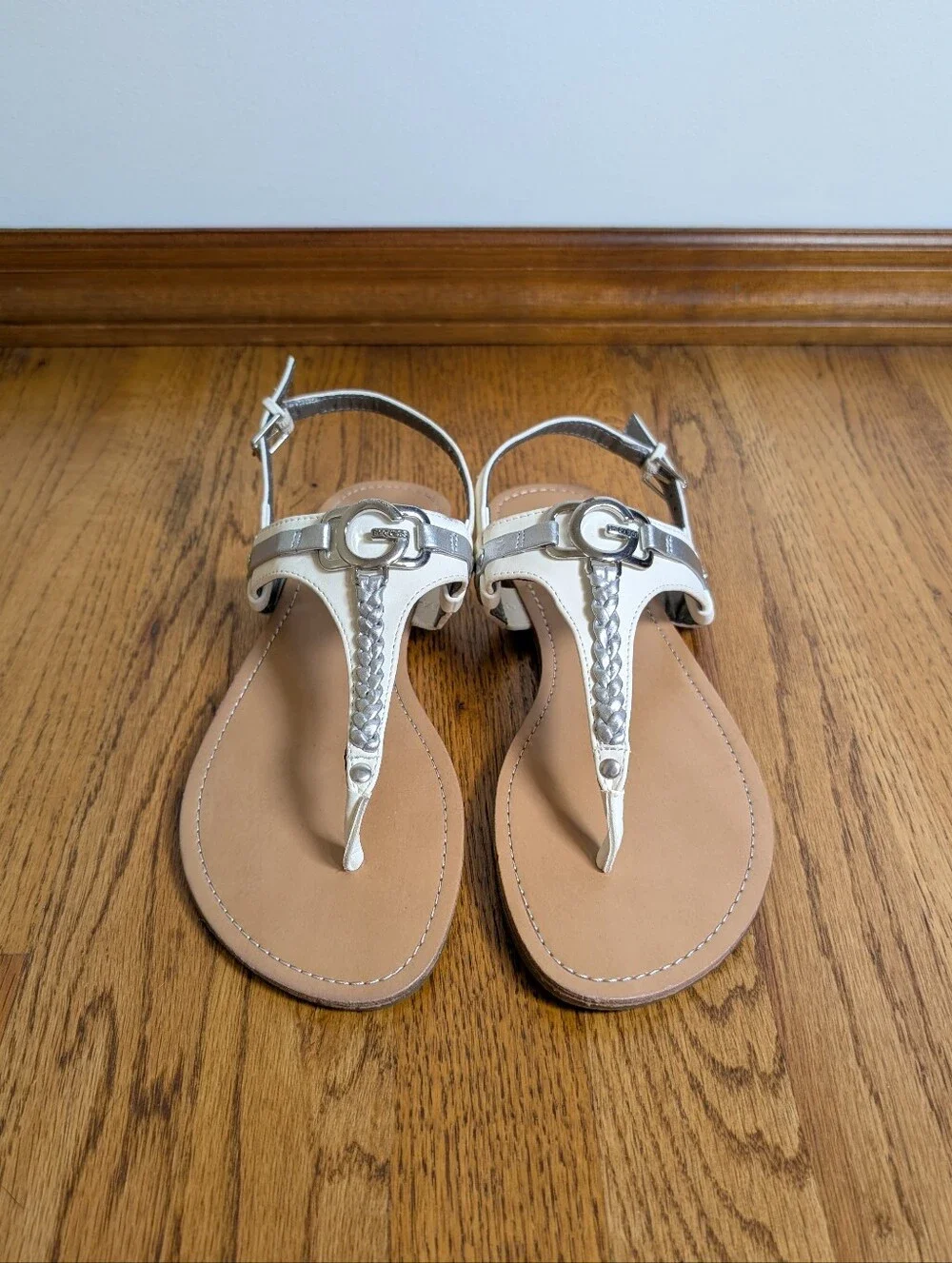 G by GUESS Lindsey White Silver Logo Thong Sandals Women’s Size 9.5